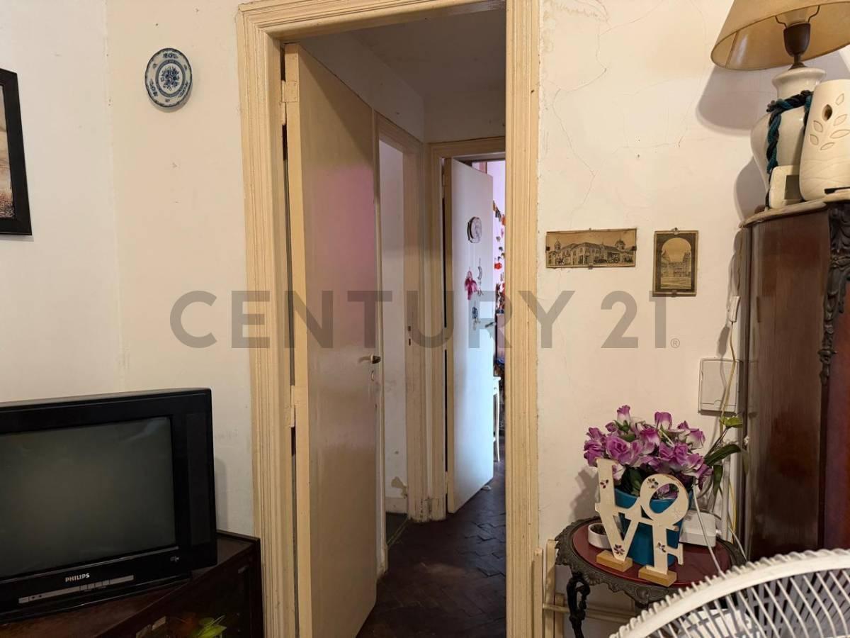 Foto de VENTA DEPARTAMENTO 3 AMBIENTES CON TERRAZA EN RECOLETA, imagen 2