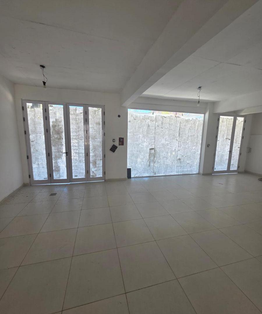 Foto de Local en Av. Alvear 42, imagen 1
