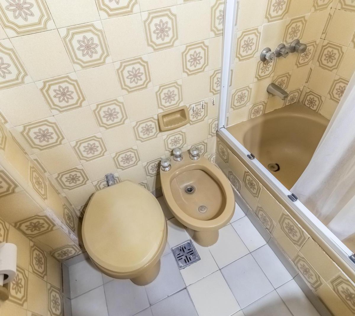 Ddepartamento de 3 Ambientes Planta Baja Al Frente con Patio en Caballitoepartamento en 5