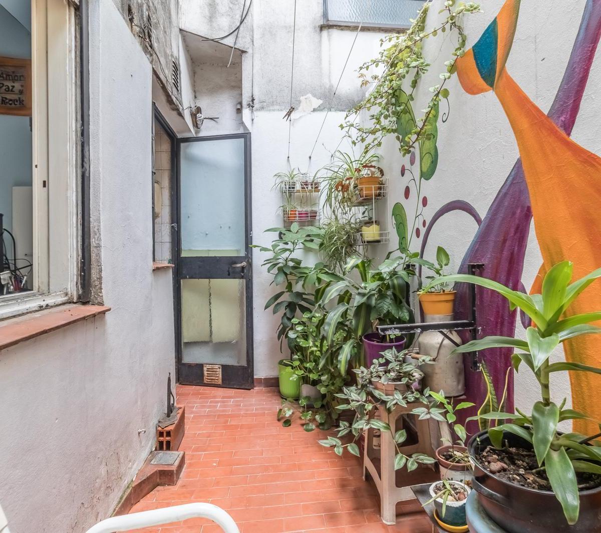 Ddepartamento de 3 Ambientes Planta Baja Al Frente con Patio en Caballitoepartamento en 4
