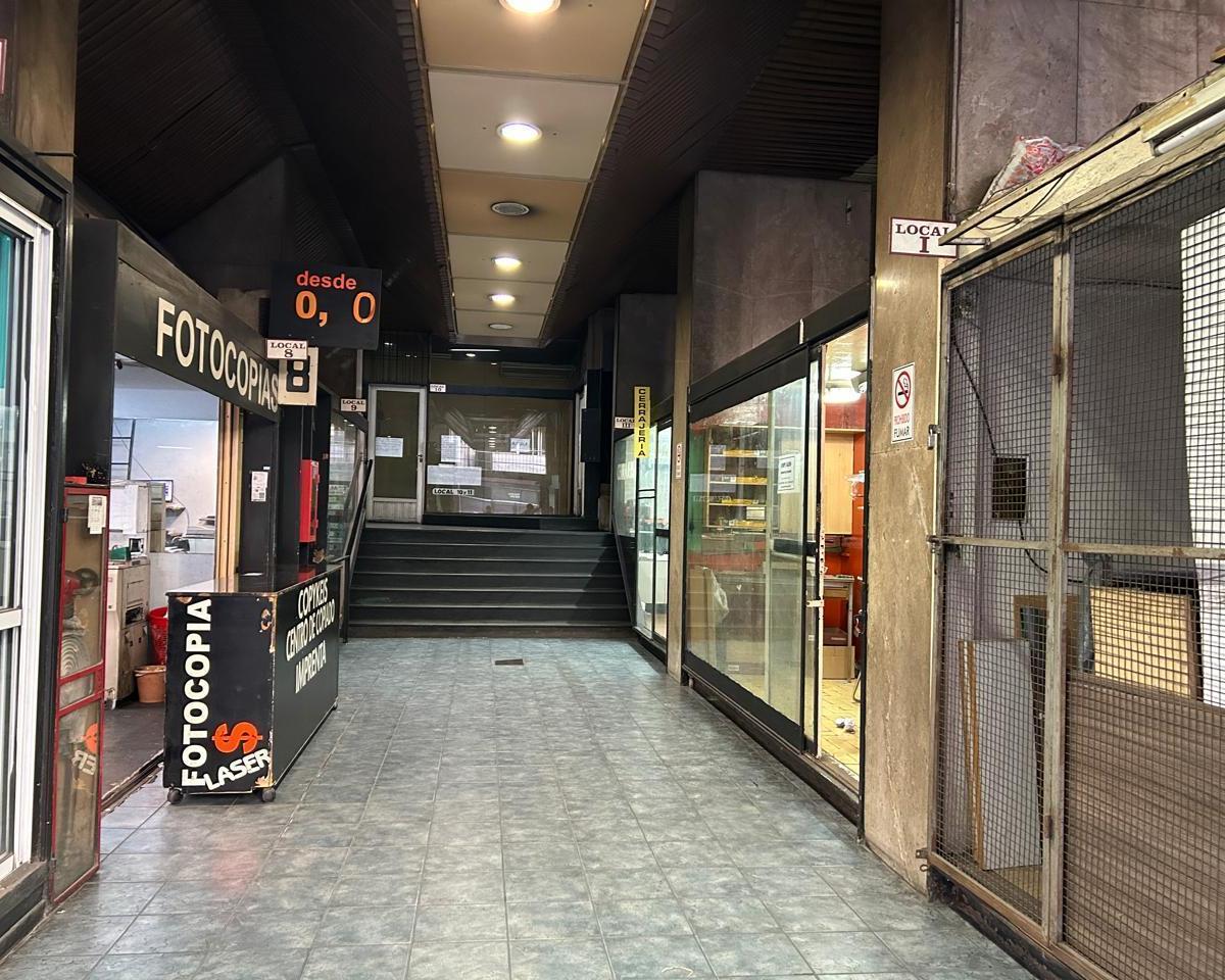 EN VENTA LOCAL EN GALERIA PATANA AL 400