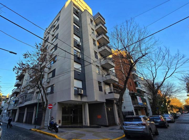 EN VENTA | Moderno Piso 4 Ambientes al Frente con Balcón Aterrazado y Cochera Fija Cubierta | Caball 5