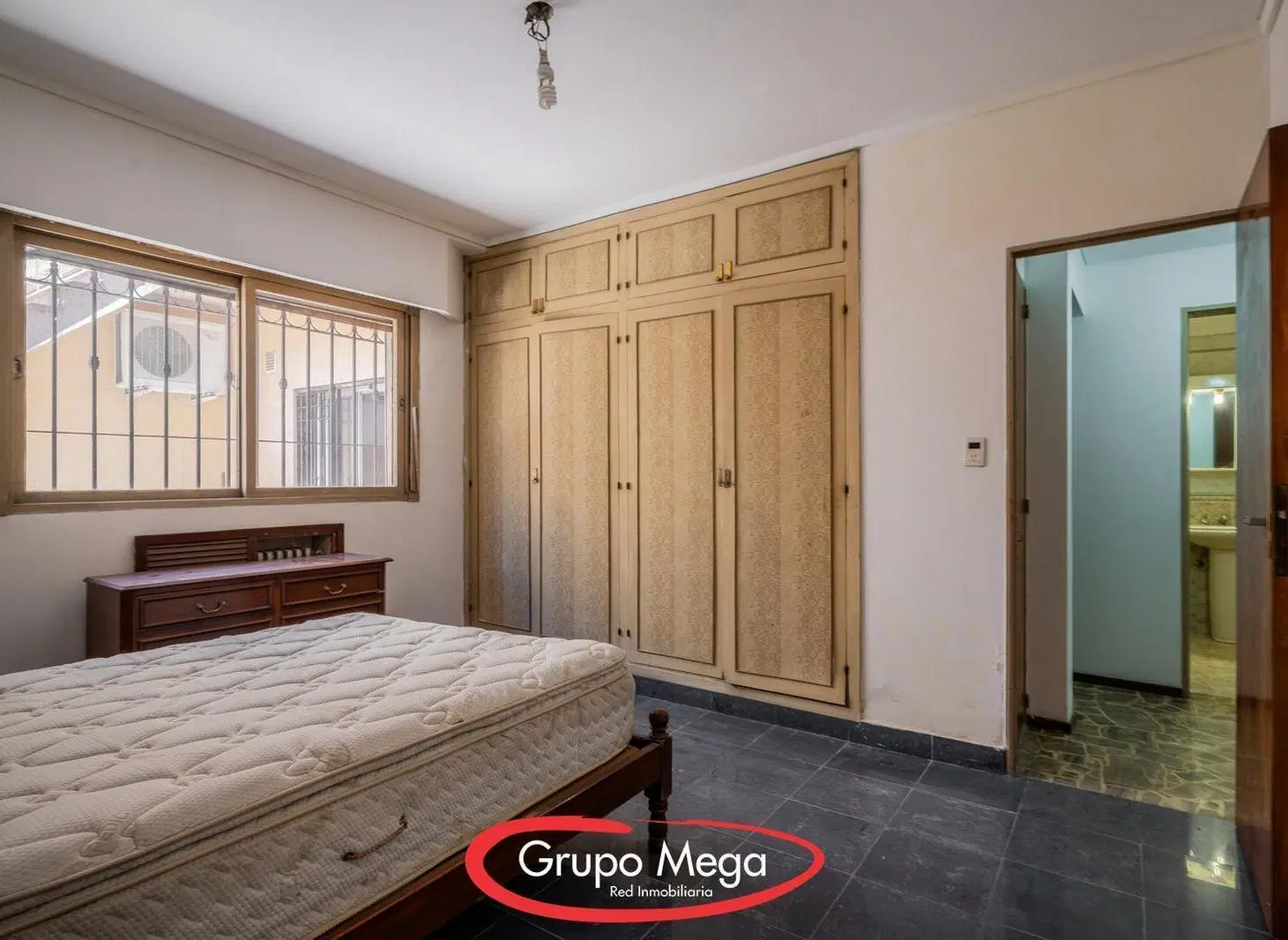 E Venta – Casa de 5 Ambientes con Patio Terraza y Garage en LiniersCasa 5