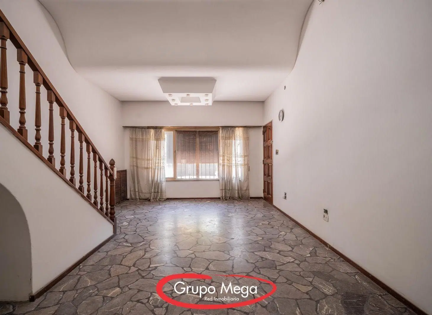 E Venta – Casa de 5 Ambientes con Patio Terraza y Garage en LiniersCasa 2