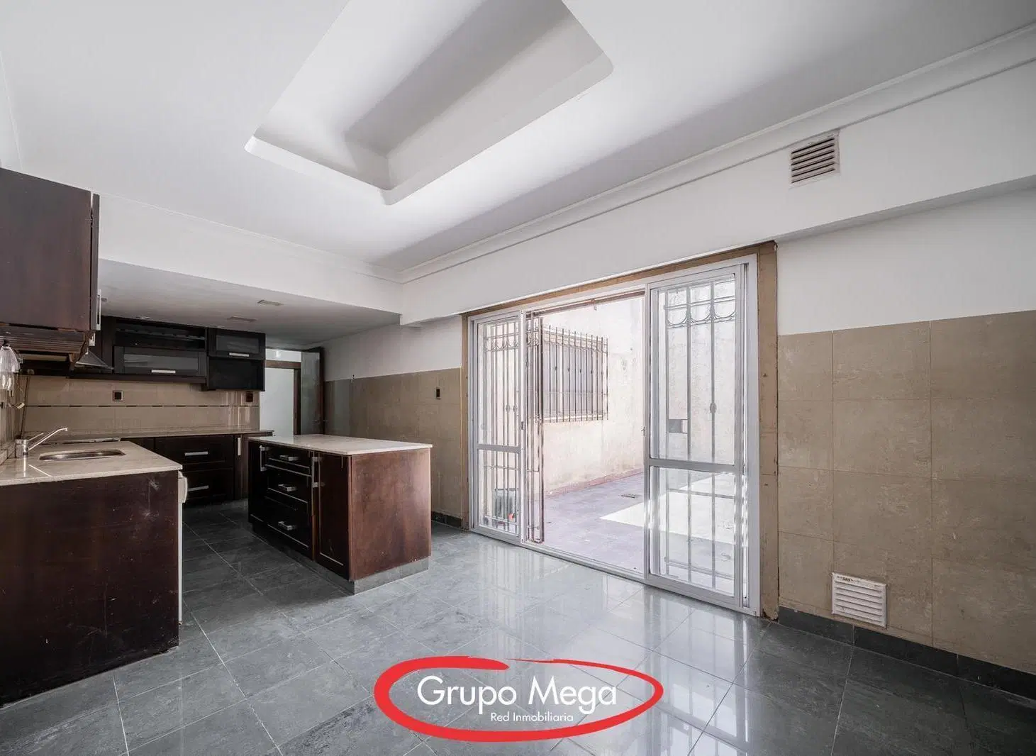 E Venta – Casa de 5 Ambientes con Patio Terraza y Garage en LiniersCasa 4