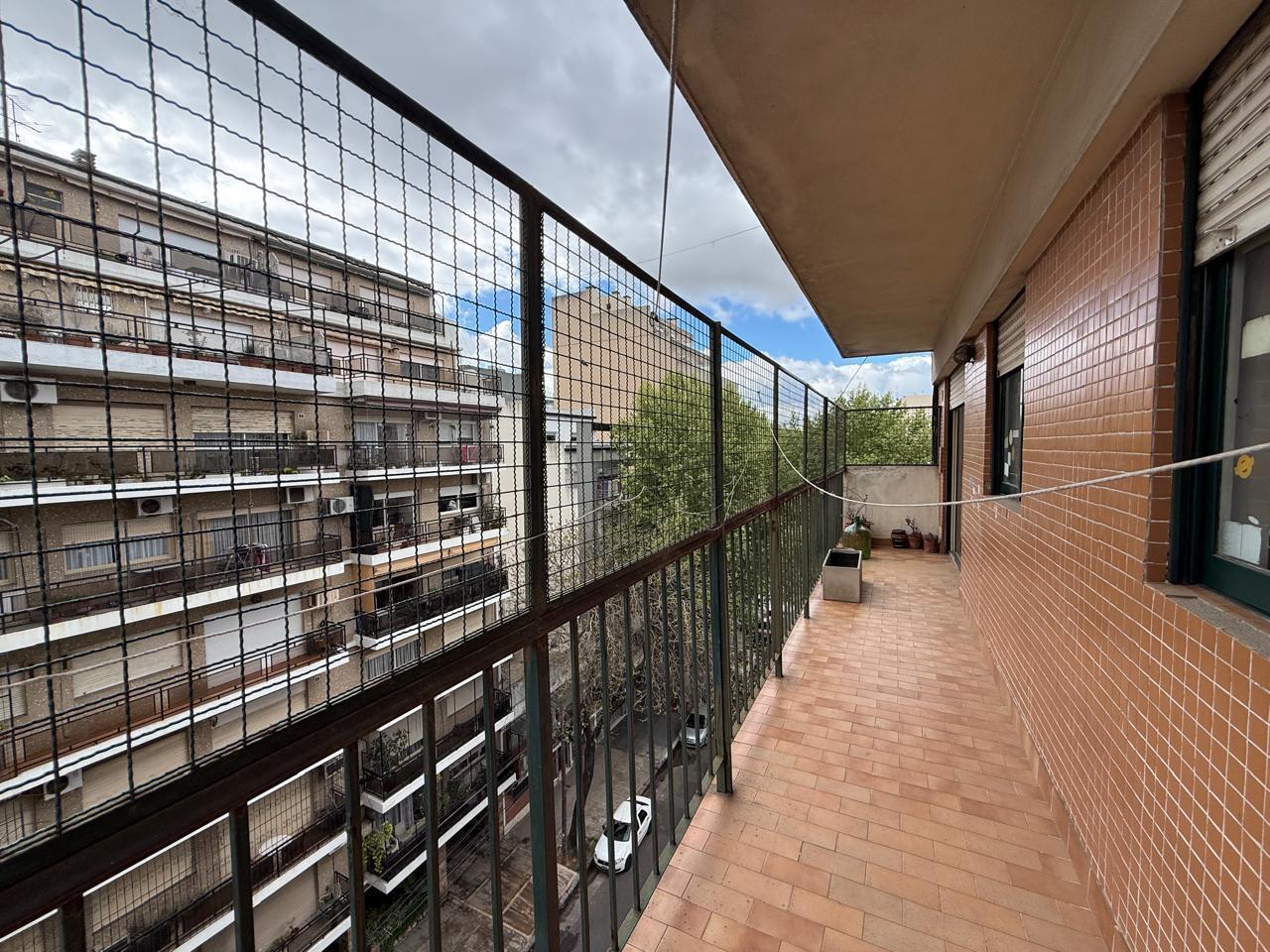 Foto de En Venta Departamento de 4 amb con/dep al frente con Balcon y Cochera, imagen 4