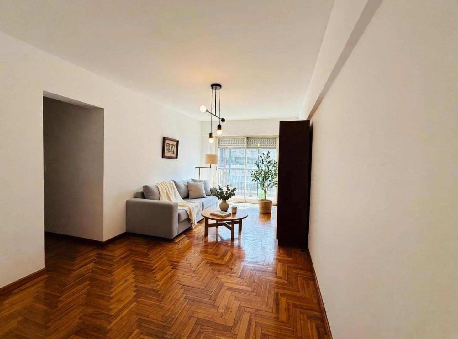 Foto de En Venta Departamento de 4 amb con/dep frente con Balcon Cochera Villa, imagen 1