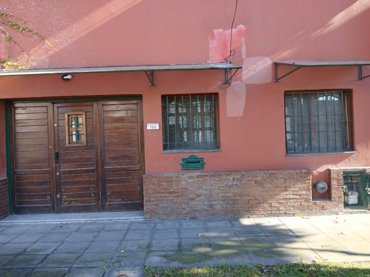 ALQUILER 3 AMB MUY LINDO PH AL FTE LIV.COM, COCINA INTEGRADA AMPLIA, 2 DORM, BAÑO, PATIO, ALTILLO