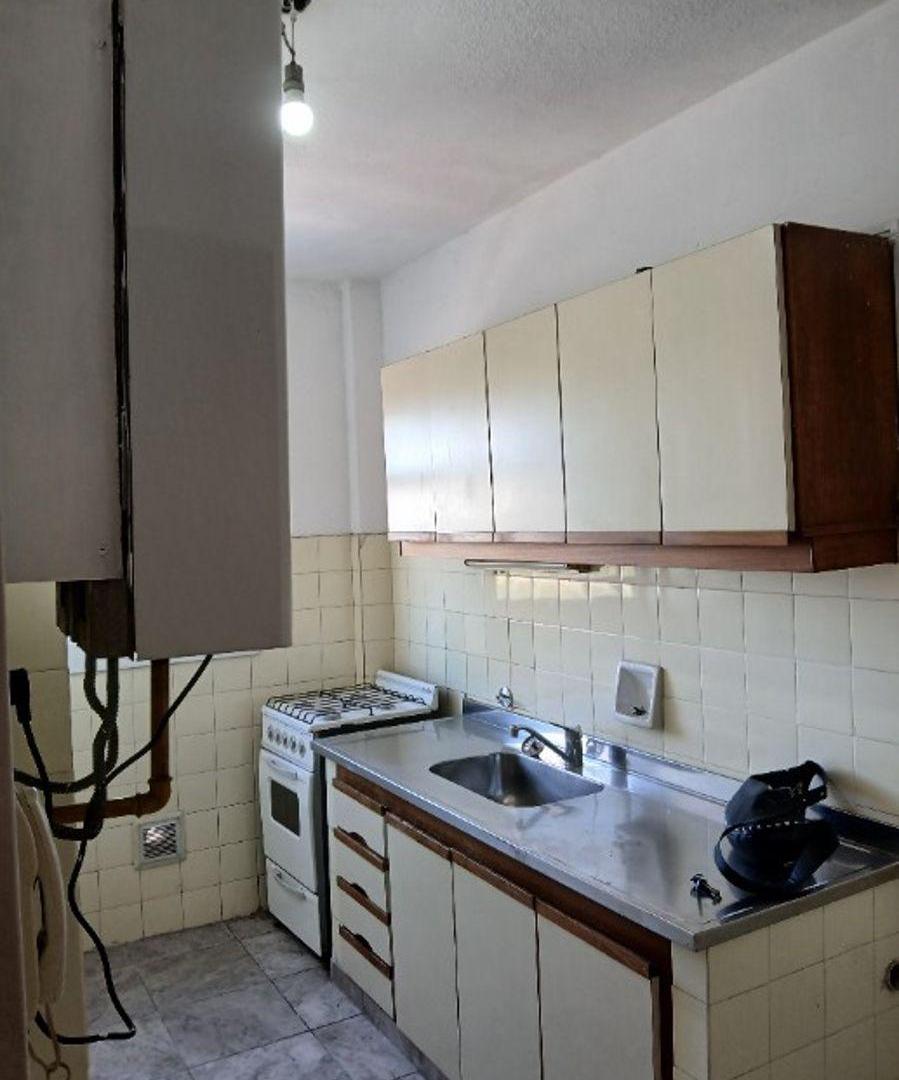 Foto de ALQUILER MUY LINDO DEPTO.2 AMB. CON BALCÓN AL FRENTE 5 PISO LIVING, imagen 4