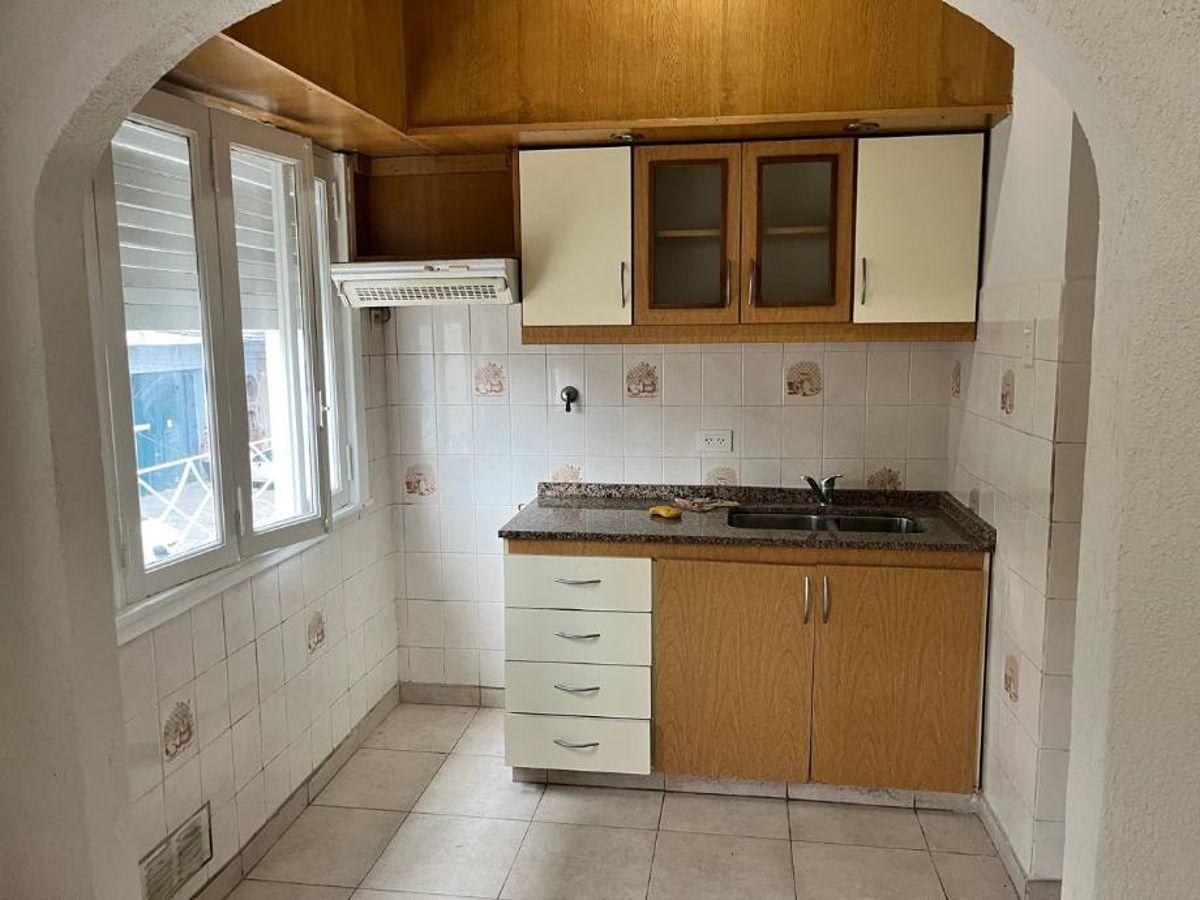 Foto de HERMOSO PH PRIMER PISO POR ESCALERA PARA VIVIENDA Ó APTO PROFESIONAL DE TRES AMBIENTES AMPLIOS, imagen 3