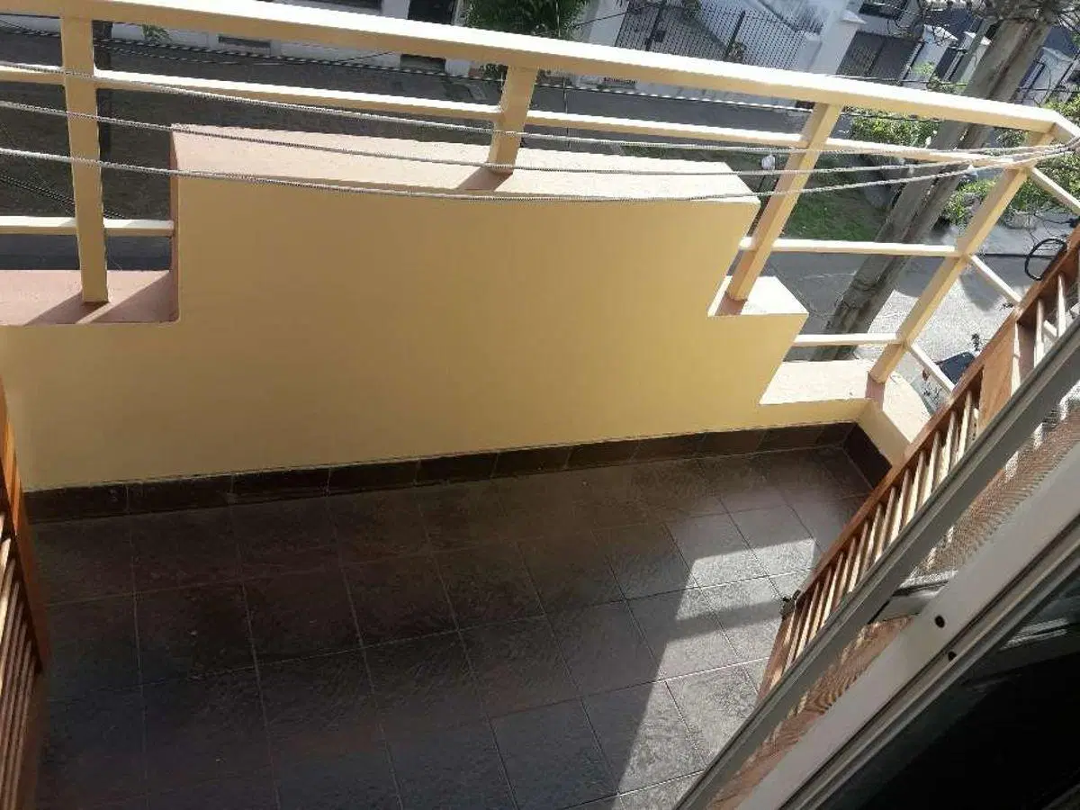 ALQUILER HERMOSO DTO DE 2 AMB AMPLIOS C BALCON AL FTE C/ COCHERA DESC, IMPECABLE PORTON AUTOMATIZADO 2