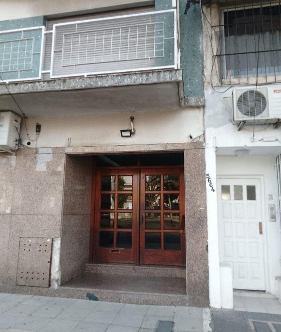 ALQUILER EXCELENTE UBICACIÓN AV. MITRE DEPTO DE 2 AMB AMPLIOS, LIVING , COCINA , 1 DORM Y BÑO.