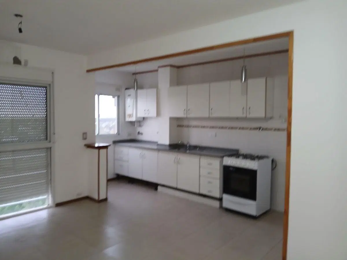 ALQUILER HERMOSO DTO DE 3 AMB.PREDIO PARQUIZADO, PORTON AUTOMAT C/ESPACIO P/GUARDAR VEHIC EXP. BAJAS 8
