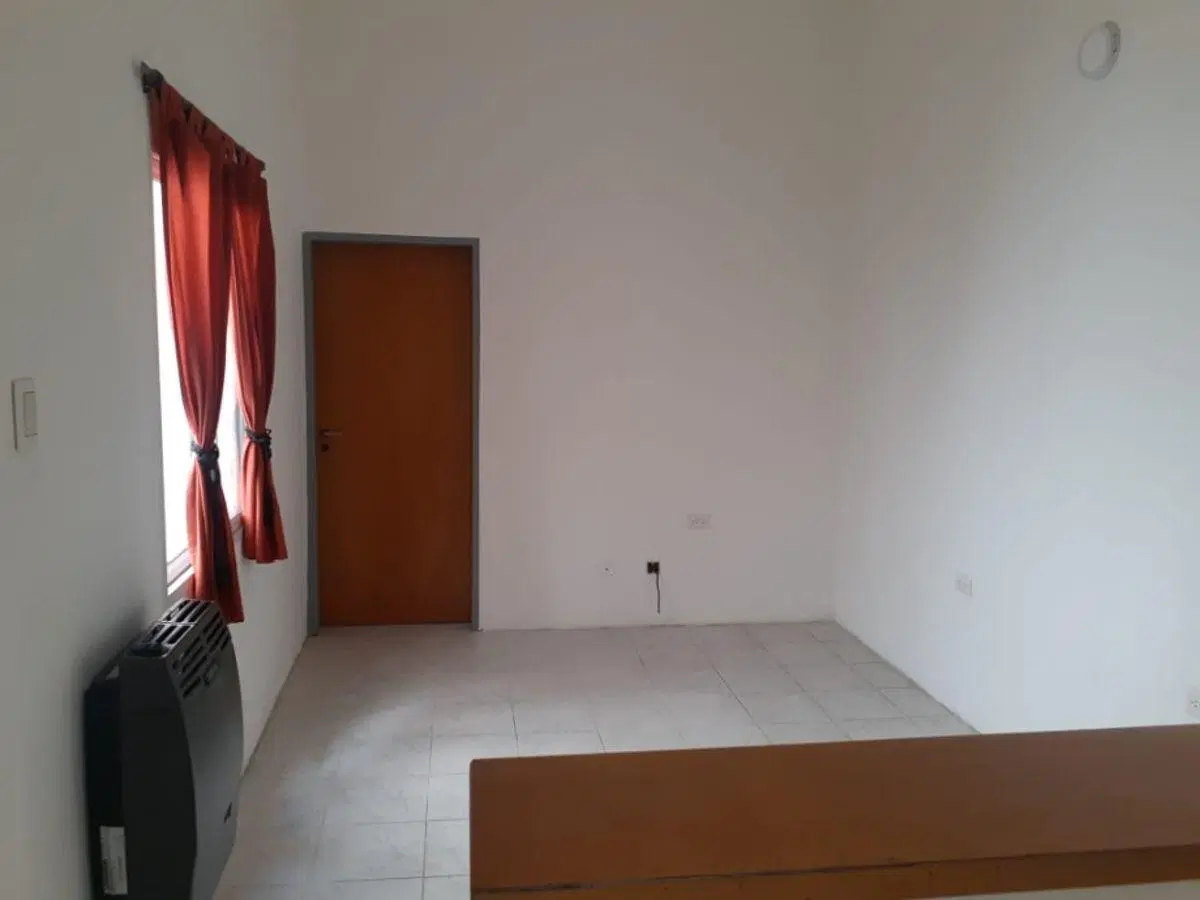 ALQUILER EXCELENTE PH 2 AMB. AMPLIOS CON PATIO , LIV.COM. COC.UN DORM.BAÑO.PATIO.QUINTA GALLI 3