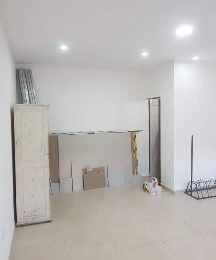 HERMOSO LOCAL TODO REFACCIONADO, ILUMINACIÓN COMPLETA DE 5 METROS X 7 METROS BAÑO. EXCELENTE ESTADO 4
