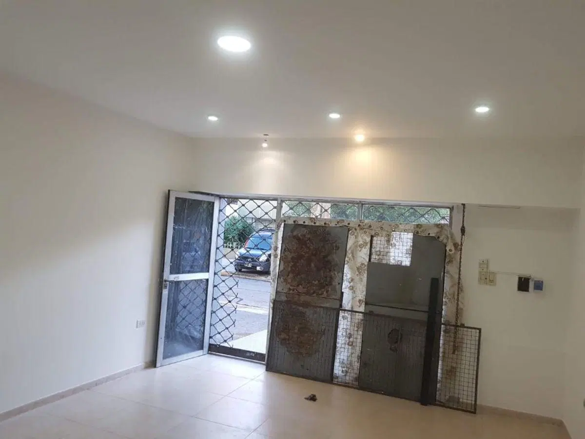 HERMOSO LOCAL TODO REFACCIONADO, ILUMINACIÓN COMPLETA DE 5 METROS X 7 METROS BAÑO. EXCELENTE ESTADO 2