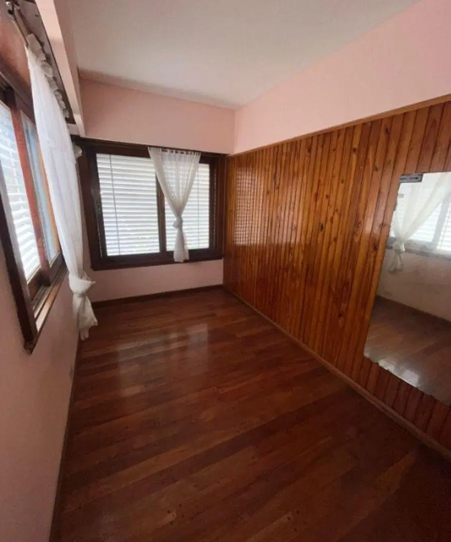 VENTA CASA DE 3 PTAS WILDE CENTRO PJE CALDERON EXCELENTE PROPIEDAD CALIDAD CONSTRUCCION A MTS FLORES 5