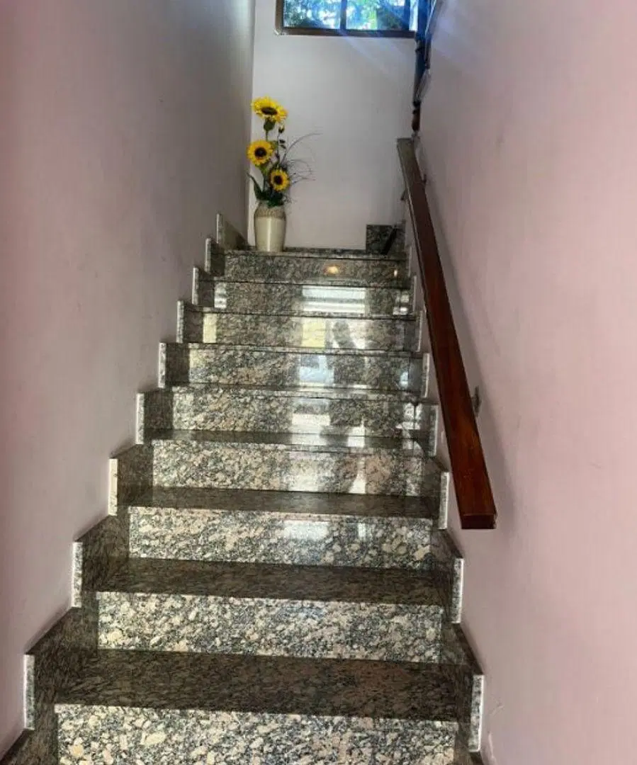 VENTA CASA DE 3 PTAS WILDE CENTRO PJE CALDERON EXCELENTE PROPIEDAD CALIDAD CONSTRUCCION A MTS FLORES 4