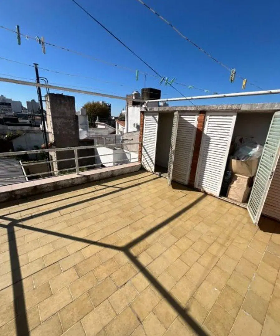VENTA CASA DE 3 PTAS WILDE CENTRO PJE CALDERON EXCELENTE PROPIEDAD CALIDAD CONSTRUCCION A MTS FLORES 1