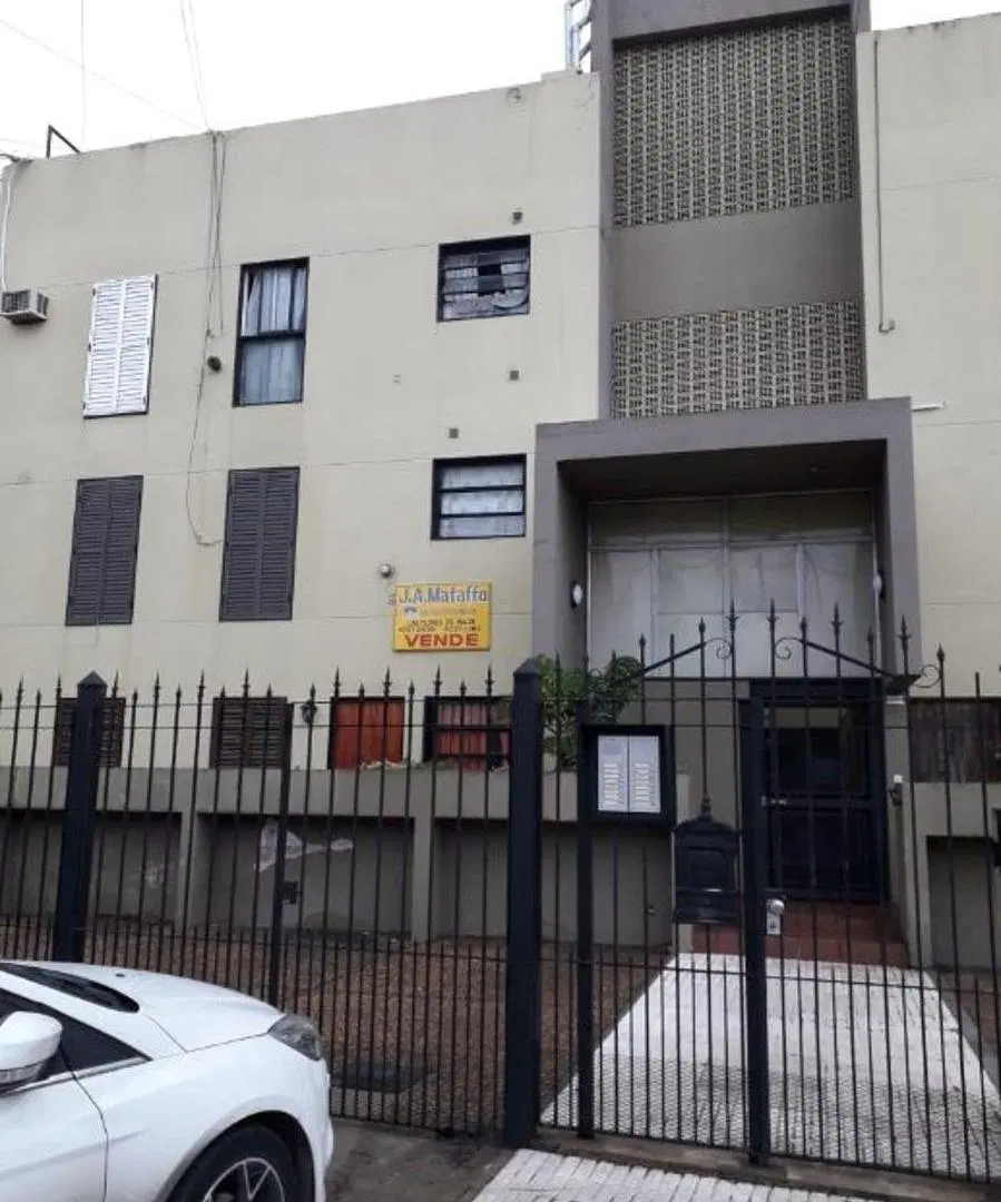 ALQUILER DEPARTAMENTO DE DOS AMBIENTES AMPLIOS AL FRENTE SEGUNDO PISO POR ESCALERA, BAJAS EXPENSAS 1