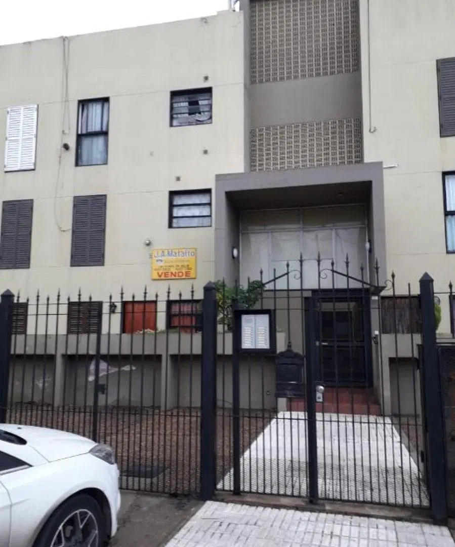 ALQUILER DEPARTAMENTO DE DOS AMBIENTES AMPLIOS AL FRENTE SEGUNDO PISO POR ESCALERA, BAJAS EXPENSAS 3