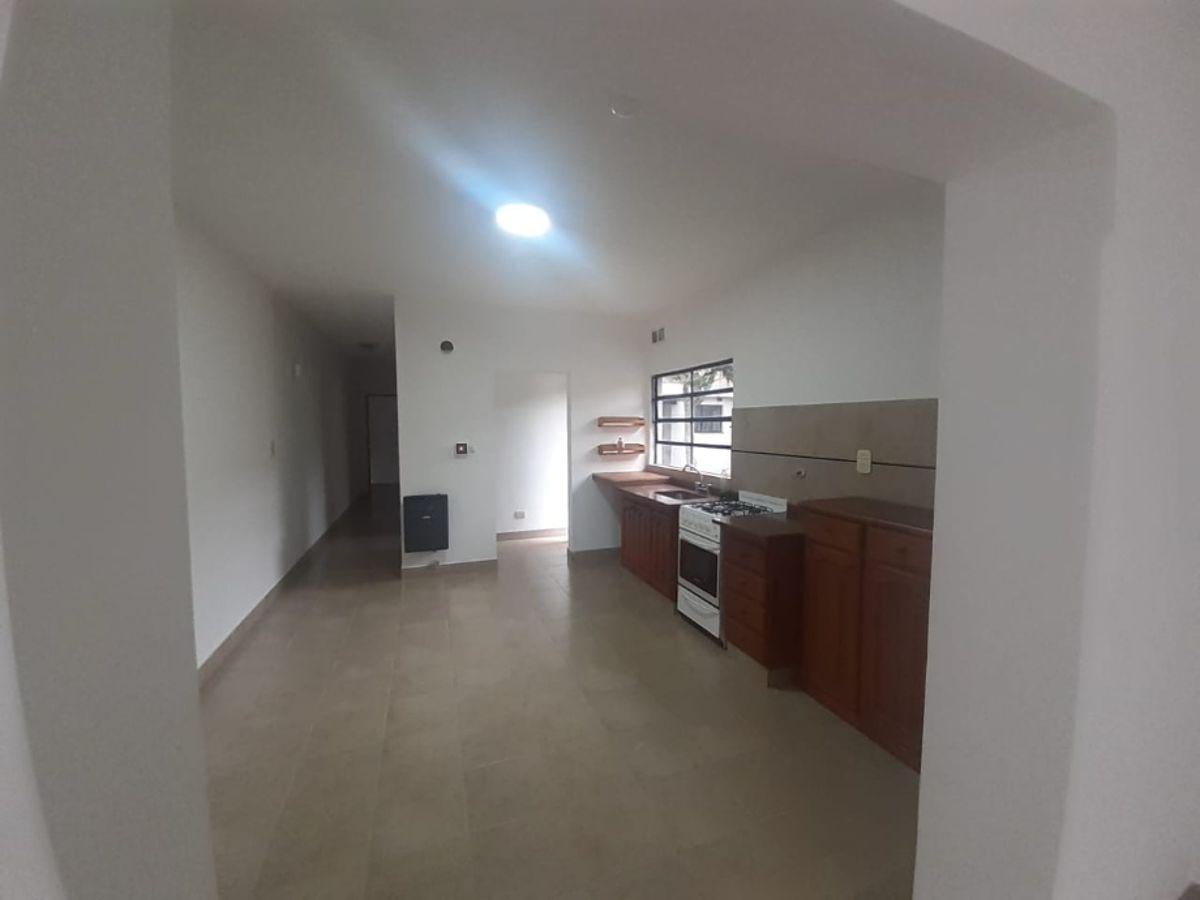 Foto de ALQUILER PH INTERNO DE 3 AMB C/ ENTRADA PARA AUTO CHICO, FONDO LIBRE C/, imagen 3