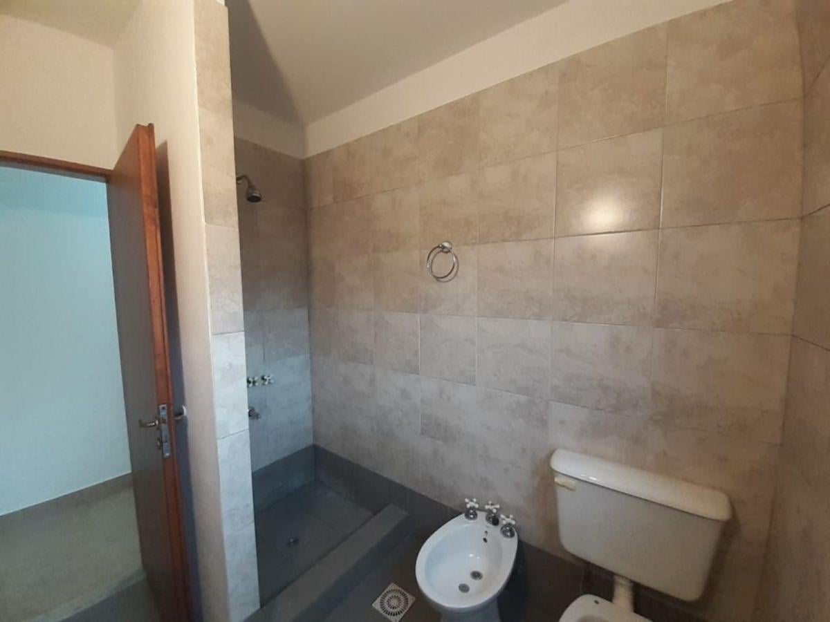 Foto de ALQUILER PH INTERNO DE 3 AMB C/ ENTRADA PARA AUTO CHICO, FONDO LIBRE C/, imagen 1