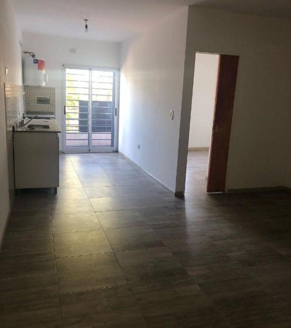 Foto de ALQUILER DTO DE 2 AMB C/ BALCON AL FTE 1 PISO Y COCHERA DESCUB PORTON, imagen 1