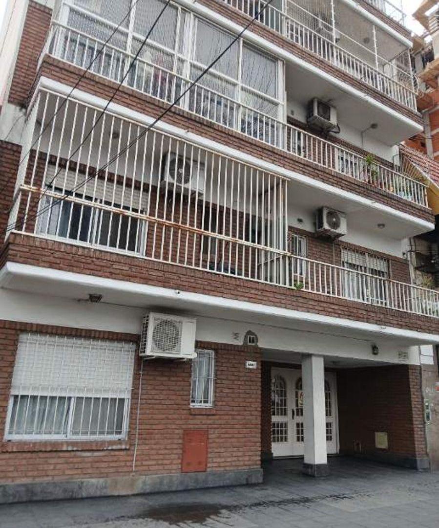 Foto de ALQUILER HERMOSO DEPTO AV. MITRE 6067 2 PISO 3 AMB CON BALCON Y COCHERA, imagen 4