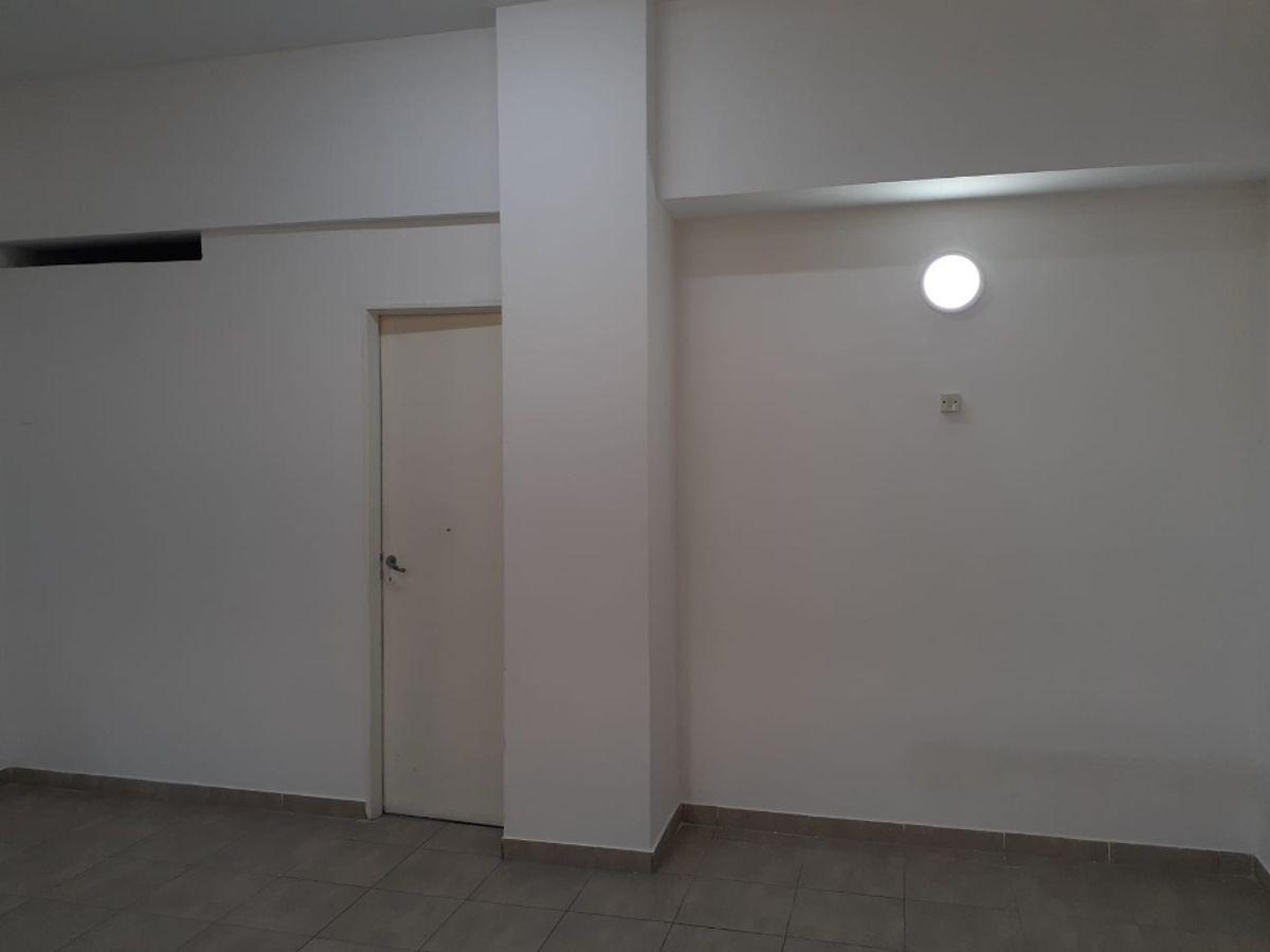 Foto de OPORTUNIDAD EXCELENTE LOCAL UBICACION QUINTA GALLI OBLIGADO A MTS DE, imagen 2