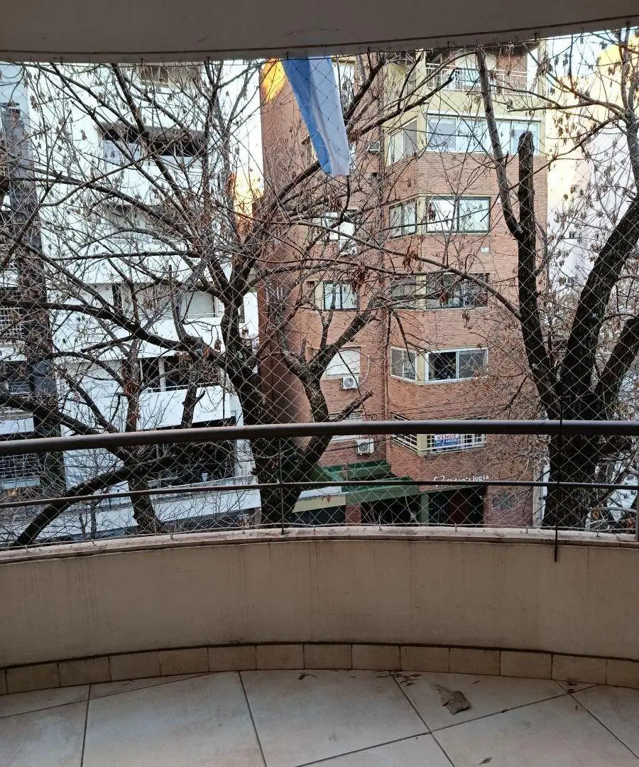 Excelente y a metros del Parque Independencia 4