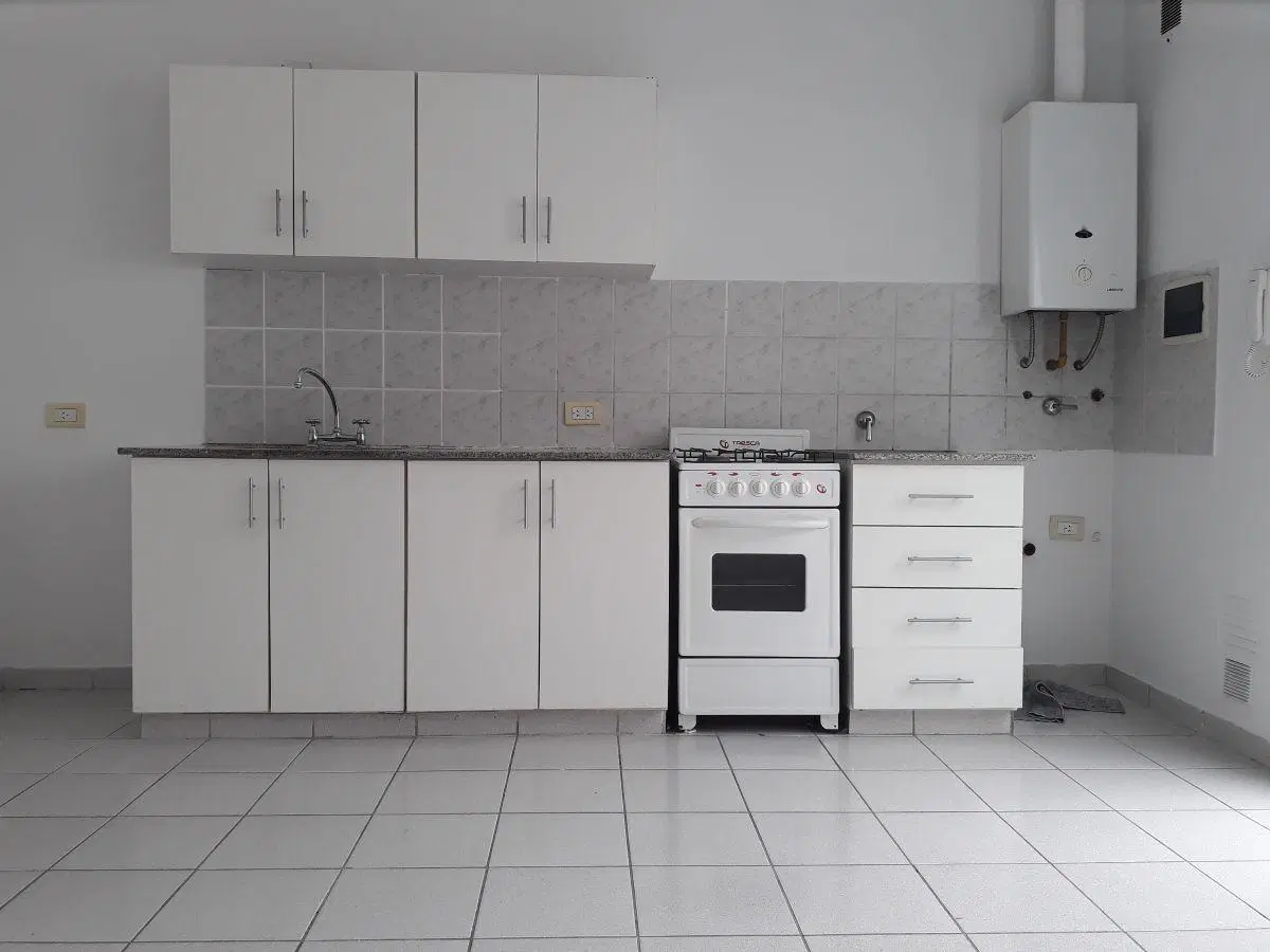 Planta alta, en pasillo, muy buen estado 2