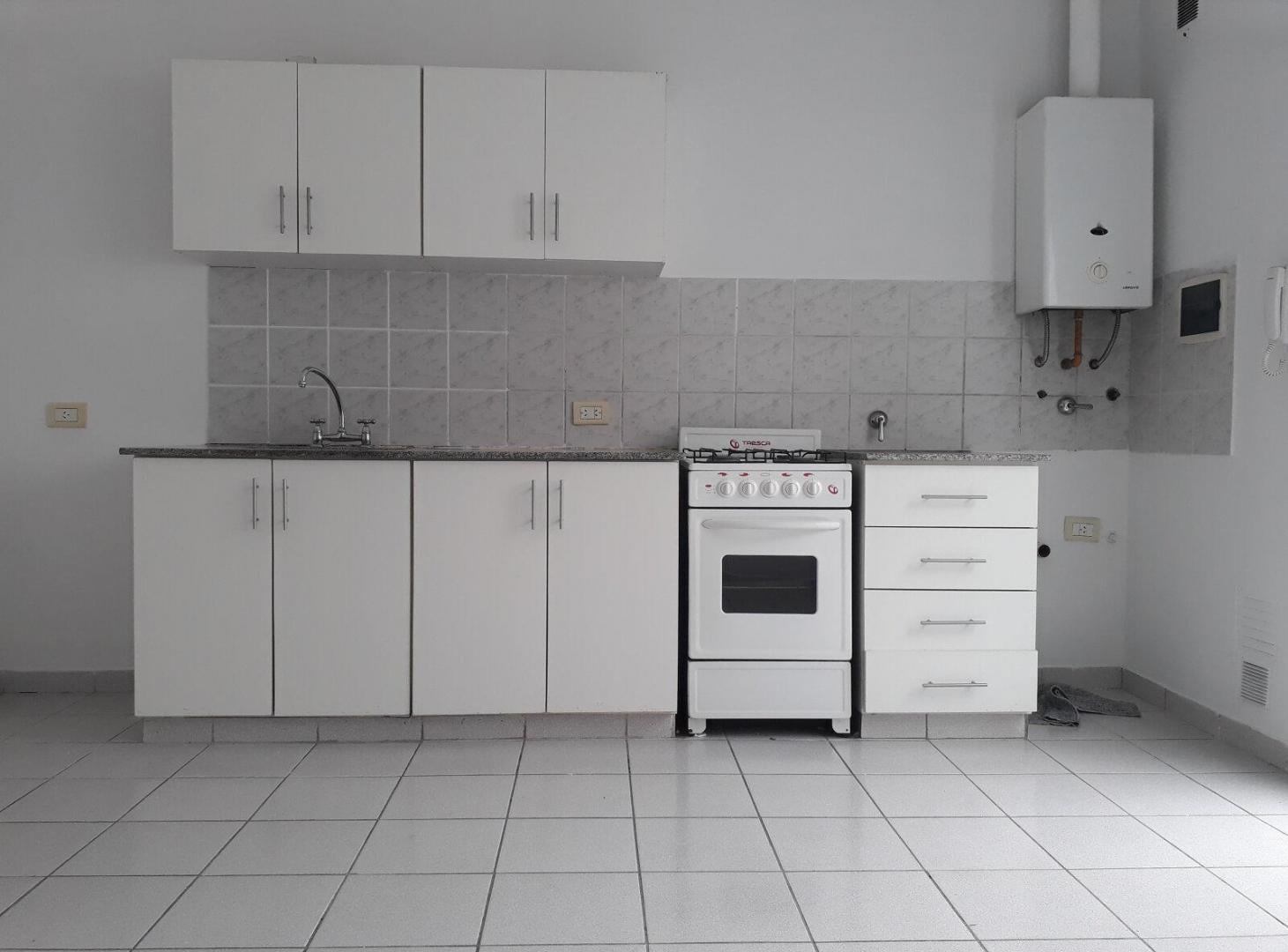 Foto de Planta alta, en pasillo, muy buen estado | San Martin 2080, imagen 3