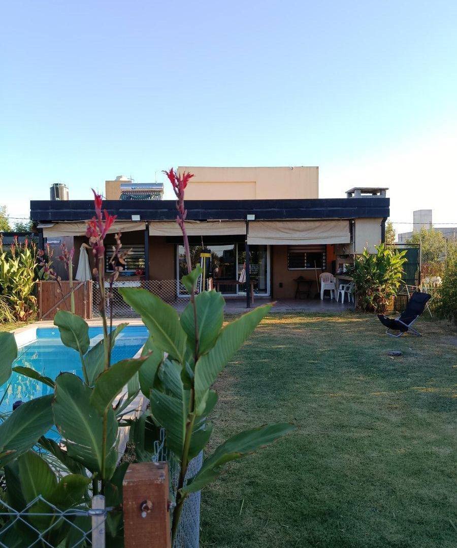 Foto de 200m2 cubiertos y 600m2 de jardín para disfrutar a pleno!!!, imagen 2