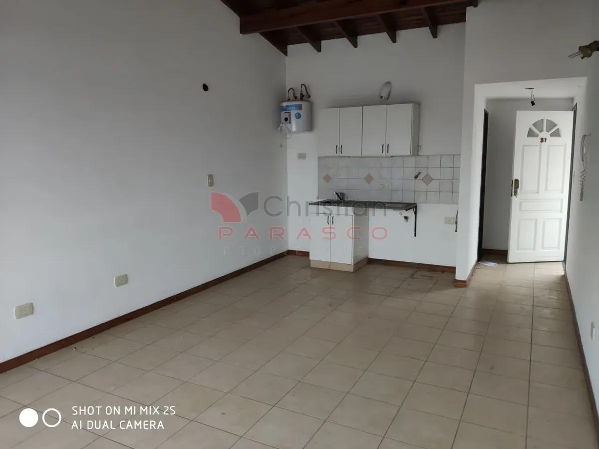 Foto de Alquiler De Departamento Monoambiente En Segundo Piso En Villa Bosch, imagen 4