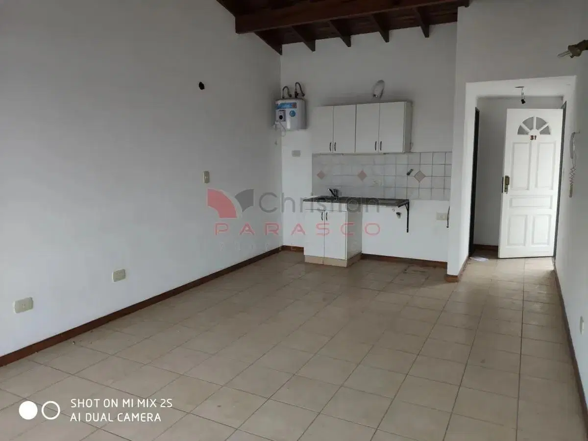 Alquiler De Departamento Monoambiente En Segundo Piso En Villa Bosch, Sobre Zona Comercial 4