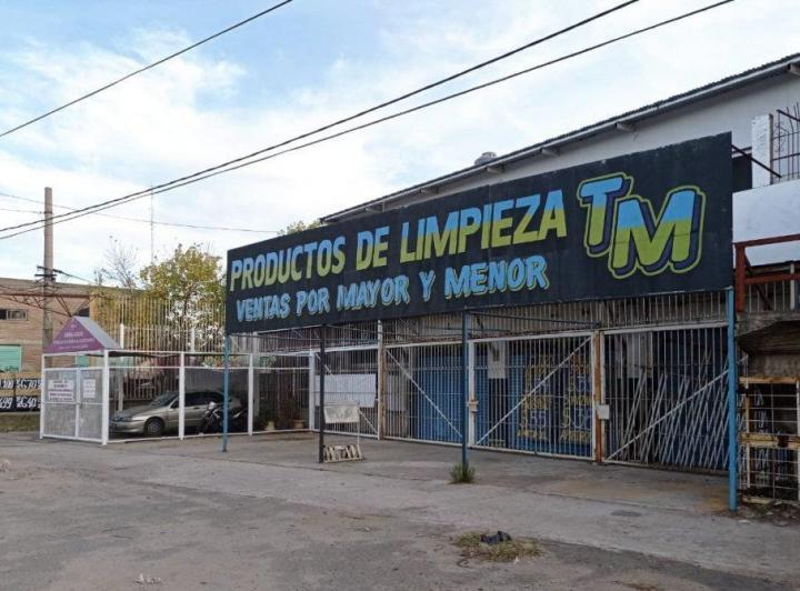 4 locales con casa en planta alta en excelente ubicacion!! 2