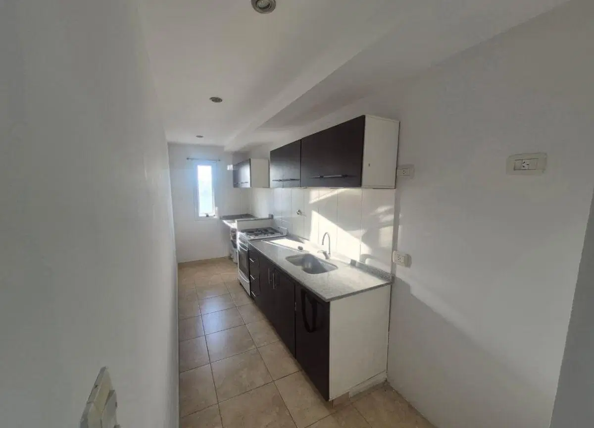 DEPARTAMENTO 2 AMBIENTES EN ALQUILER CON COCHERA! 1