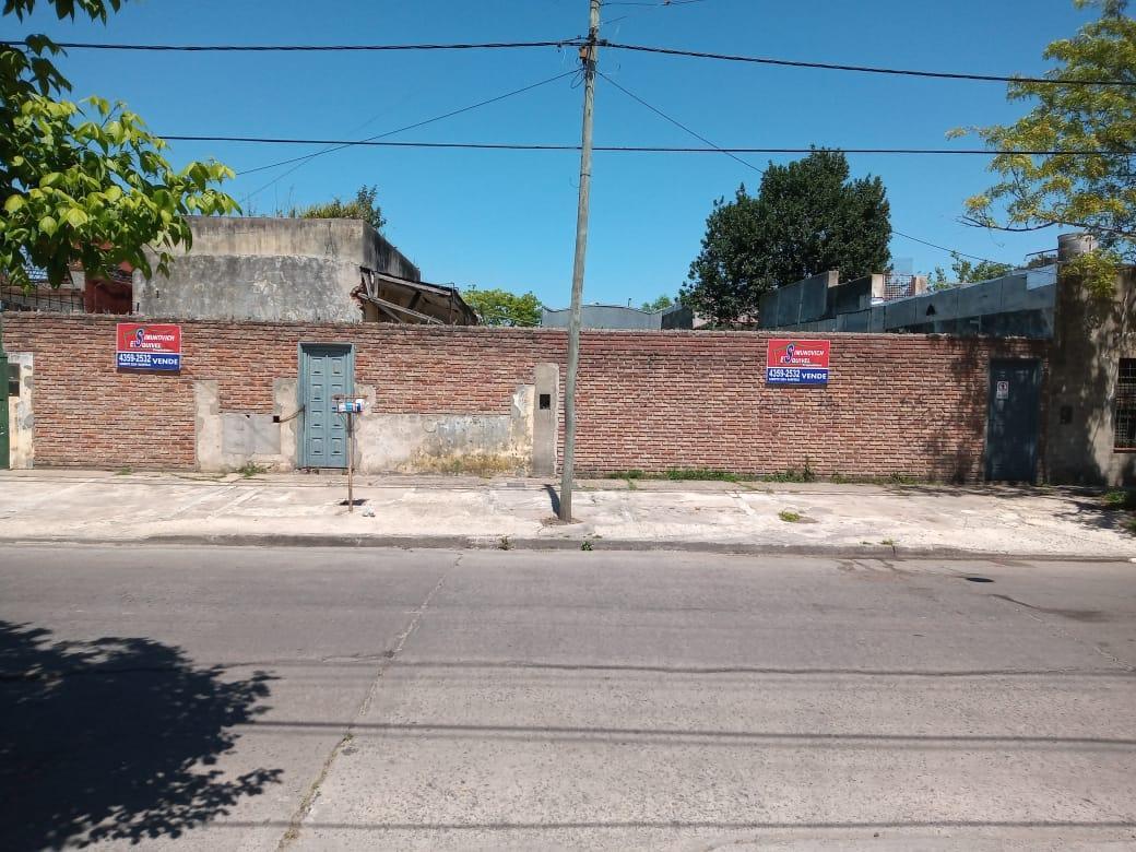 AMPLIO TERRENO EN LANUS