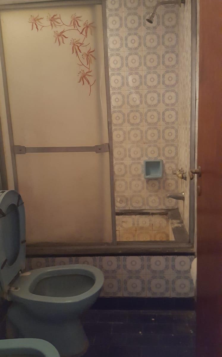 Casa Amplia en 2 Plantas. Muy Buena Ubicación. 3