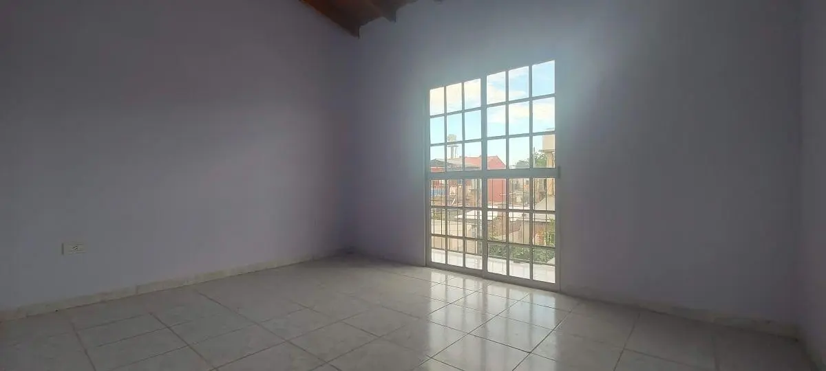 Alquiler duplex disponible, 2 dormitorios, a 200mts.Aprox de Av. Thevenet. 3