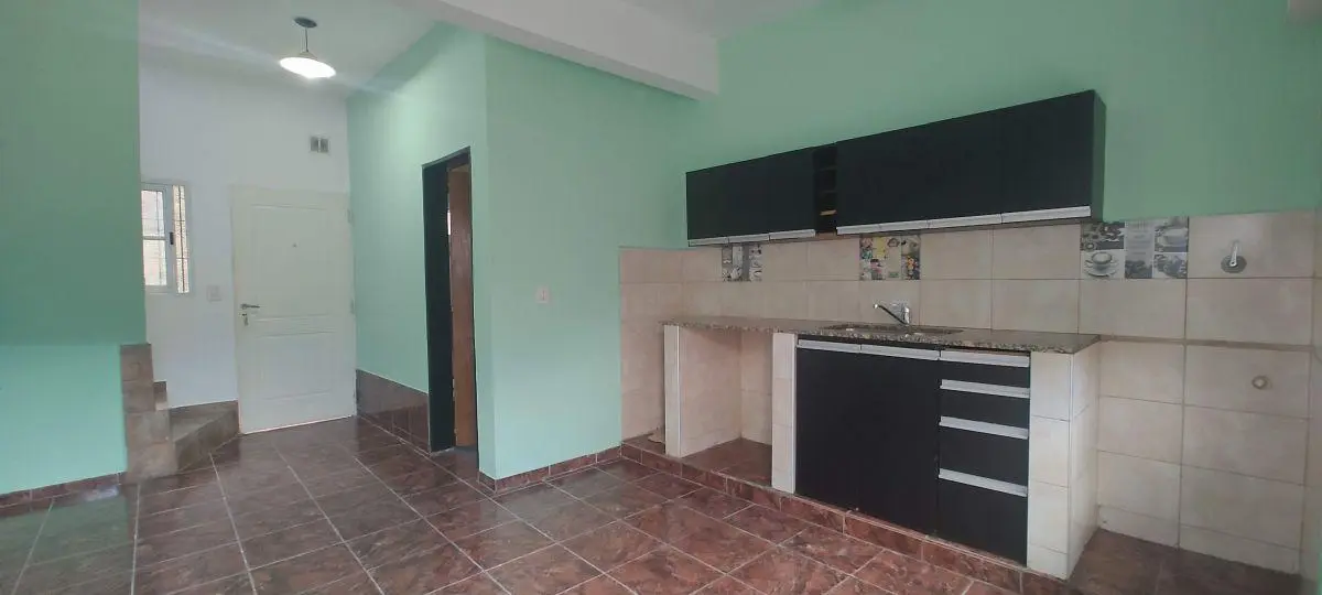 Alquiler duplex disponible, 2 dormitorios, a 200mts.Aprox de Av. Thevenet. 4