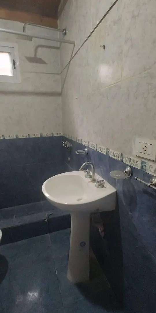 Alquiler duplex disponible, 2 dormitorios, a 200mts.Aprox de Av. Thevenet. 5