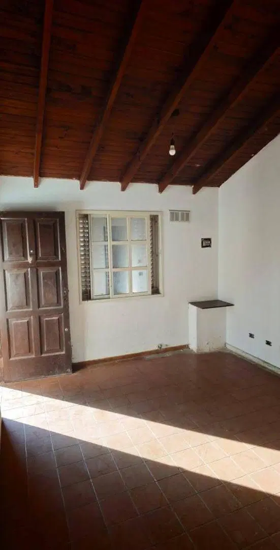 ALQUILER, Casa de 3 amibientes, a 100mts de diag. constituyentes, Florencio Varela, Bs.As.- 4