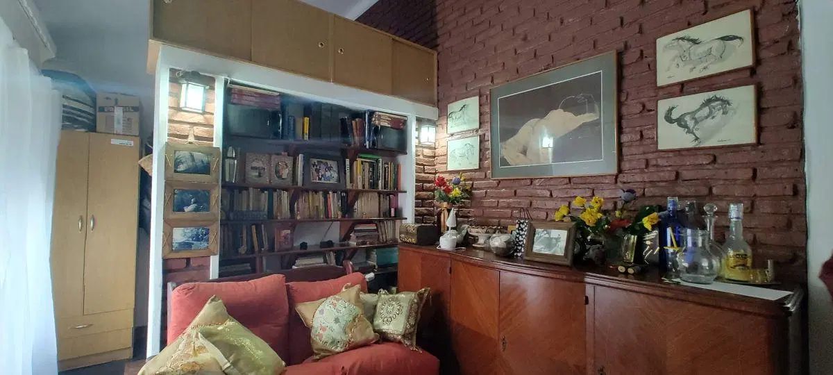 VENTA, casa tipo chalet de 4 ambientes, con parrilla y picsina, a 100mts de calle Estreban Pisani.- 3