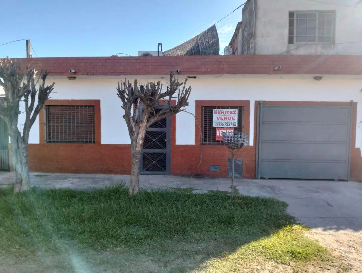 VENTA, casa de 4 ambientes, sobre calle Florentino Ameghino, Florencio Varela, Bs.As.- 2