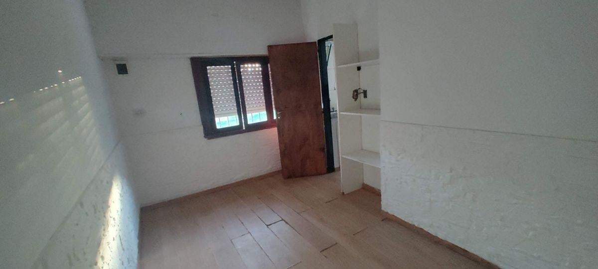 Foto de Alquiler, 2 ambientes, a 30Mts Aprox de Av Senzabello, sobre calle, imagen 4