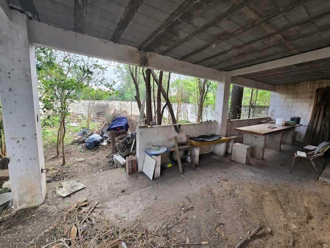 Foto de B° LA SALLE! LOTE C/ CONSTRUCCION A REFACCIONAR O DEMOLER! OPORTUNIDAD, imagen 4