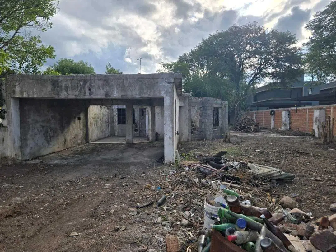 B° LA SALLE! LOTE C/ CONSTRUCCION A REFACCIONAR O DEMOLER! OPORTUNIDAD 5