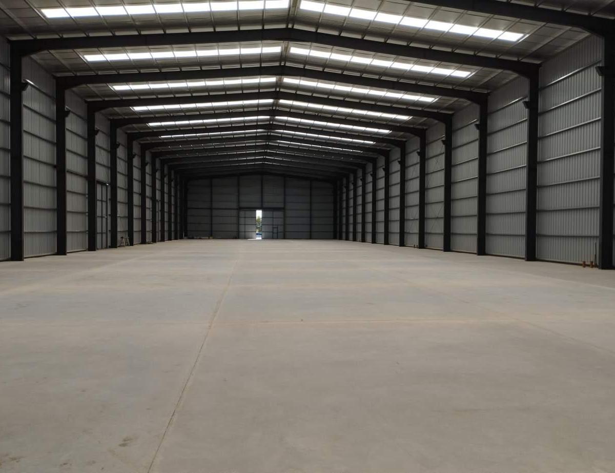 Nave Industrial en Polo 52 - Sup Cub 2540 m² - Valor U$s 3.5 X m² 2